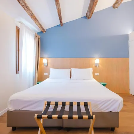 Guest house Ca' Loredana - 10 Min From Train Station