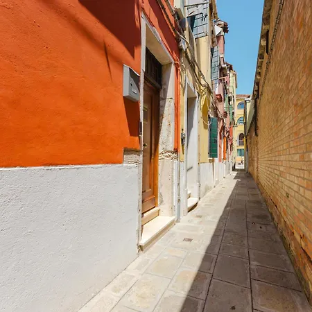 Ca' Loredana - 10 Min From Train Station ヴェネツィア