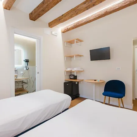 Guest house Ca' Loredana - 10 Min From Train Station Venice